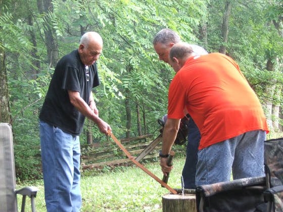 bbq2010guysatpit.jpg
